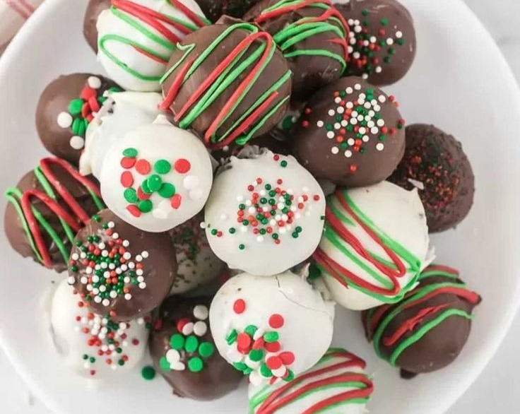Grinch Fruit Plates: Healthy Christmas Snacks & Party Appetizers suggested serving