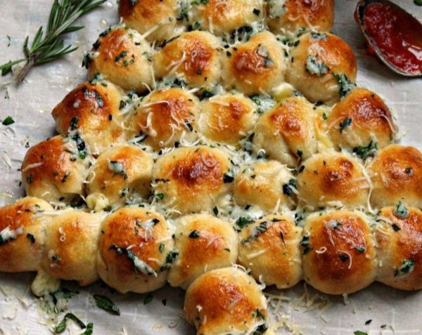 Cheesy Pull Apart Christmas Tree Bread Appetizer top view